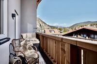 Aussicht auf Berge aus der Terrasse des Deluxe Apartments an der Zugspitze